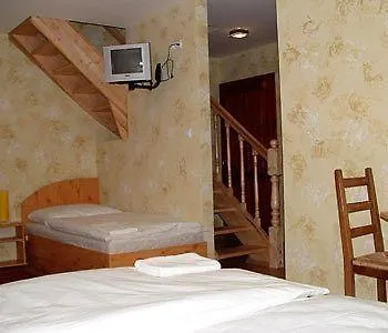 Engler Hotel-etterem Отель Мошонмадьяровар